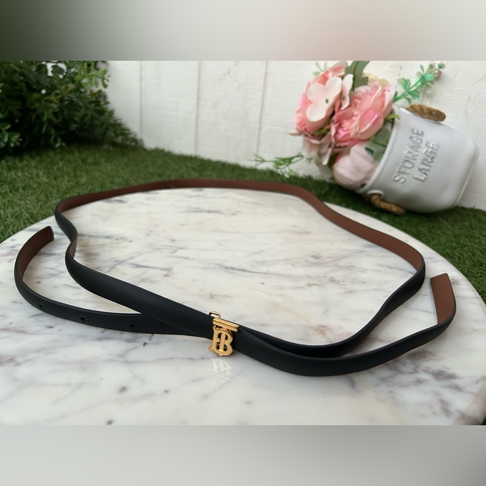 Burberry TB Reversible Leather
Belt Brown/ Black with Gold Burberry Logo Accent - Picture 13 of 16